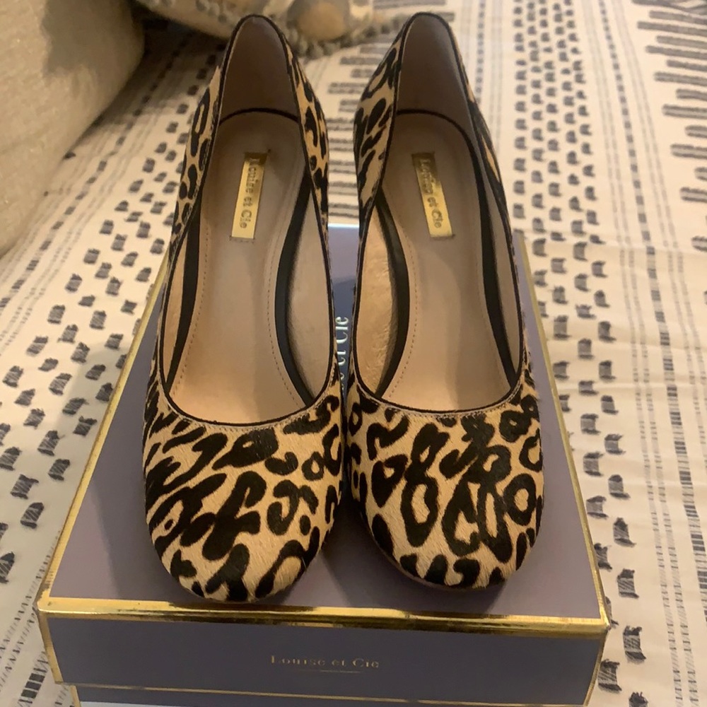 Leopard pumps